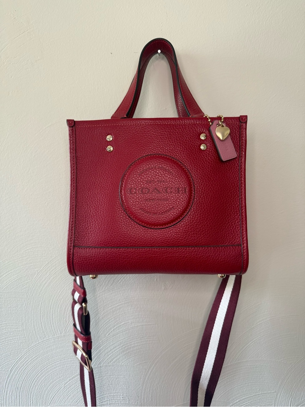 Ruby Red Coach DEMPSEY TOTE 22 w/ Coach Patch & Heart Charm ♥️ - Picture 2 of 8